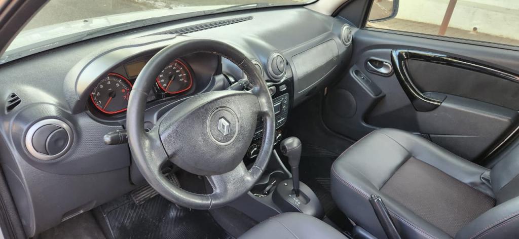 RENAULT Sandero - Foto