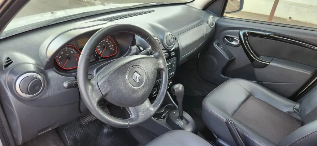 RENAULT Sandero - Foto