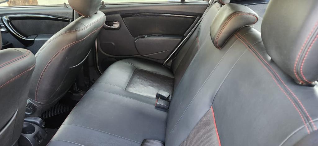 RENAULT Sandero - Foto