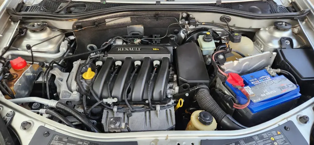 RENAULT Sandero - Foto