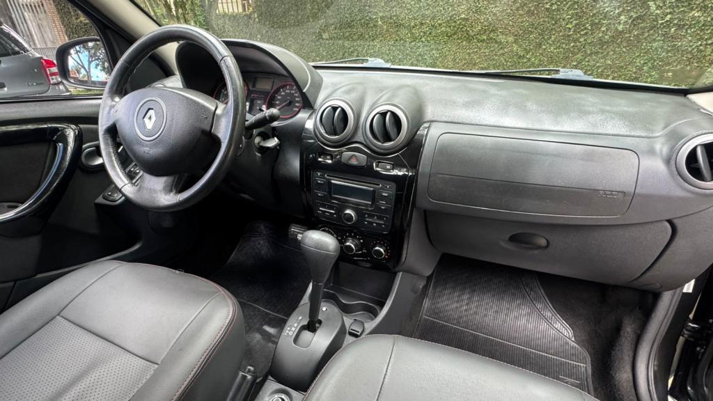 RENAULT Sandero - Foto