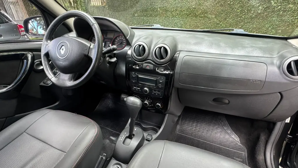 RENAULT Sandero - Foto