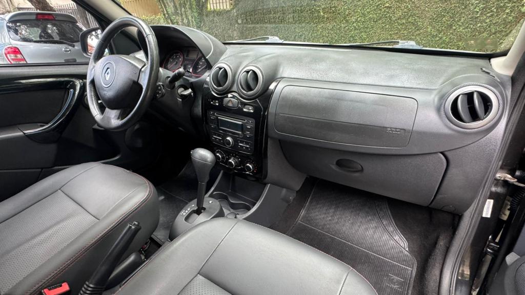 RENAULT Sandero - Foto