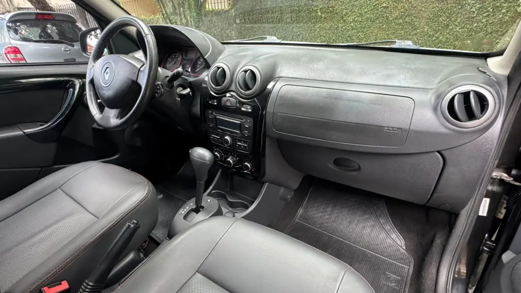 RENAULT Sandero - Foto