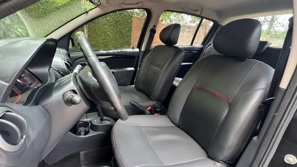 RENAULT Sandero - Foto