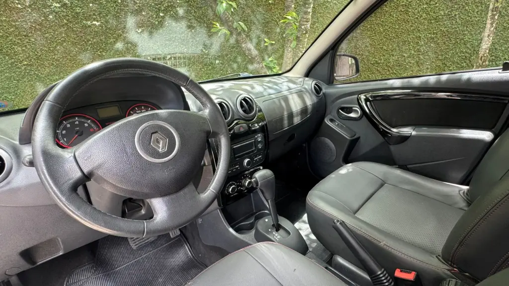 RENAULT Sandero - Foto