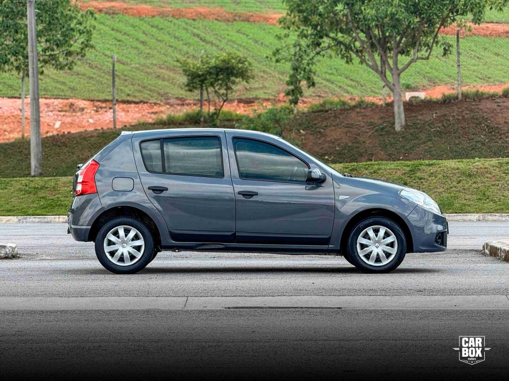RENAULT Sandero - Foto