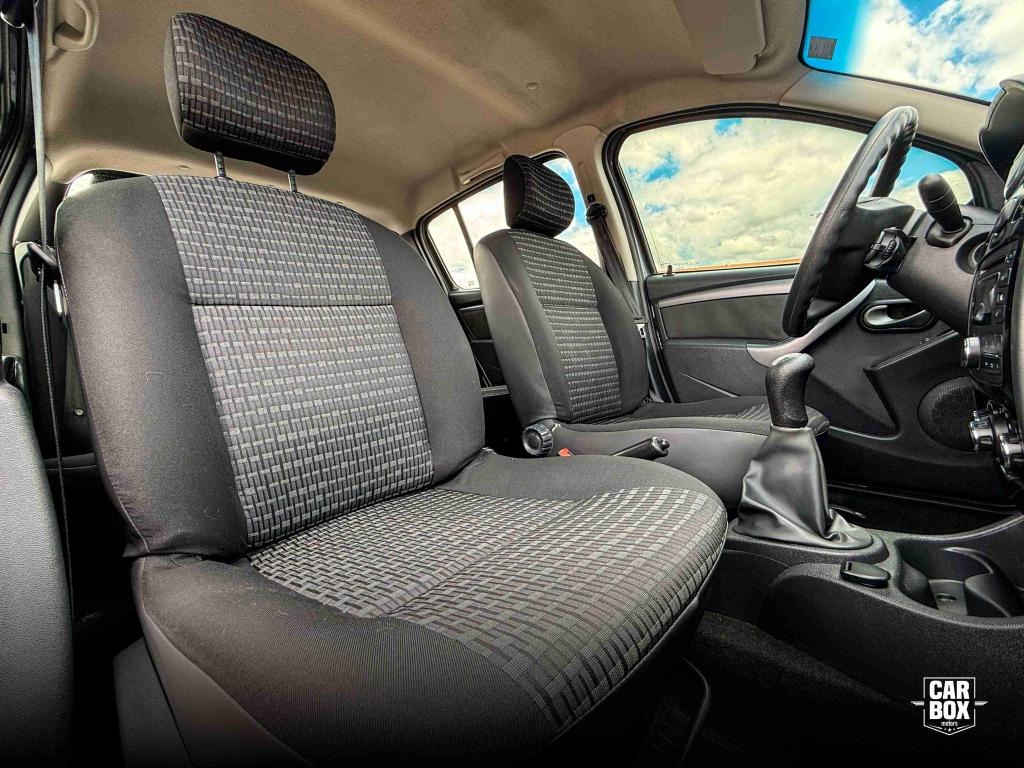 RENAULT Sandero - Foto