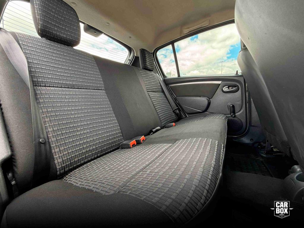 RENAULT Sandero - Foto