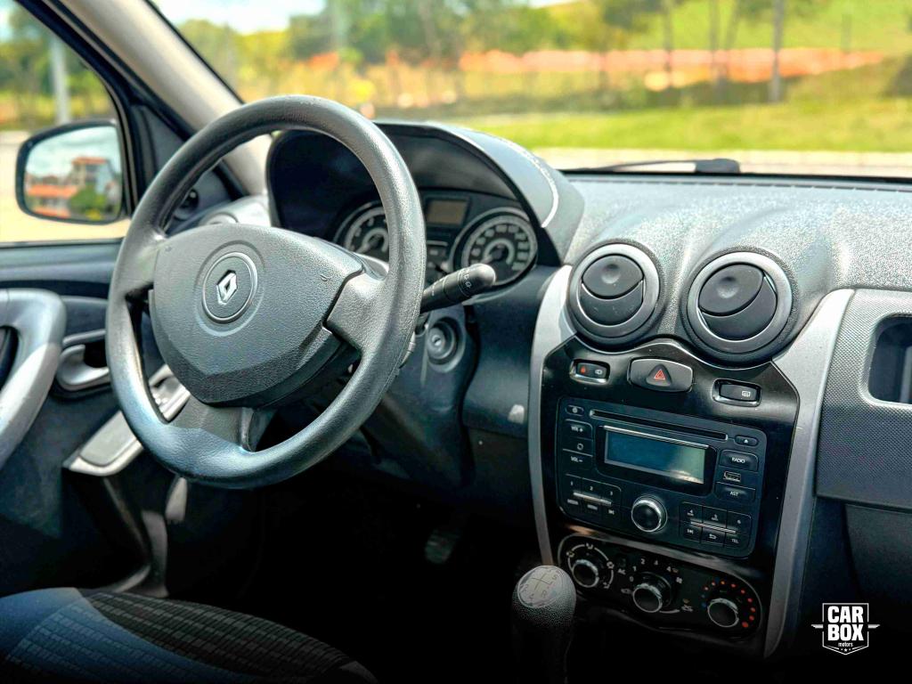 RENAULT Sandero - Foto