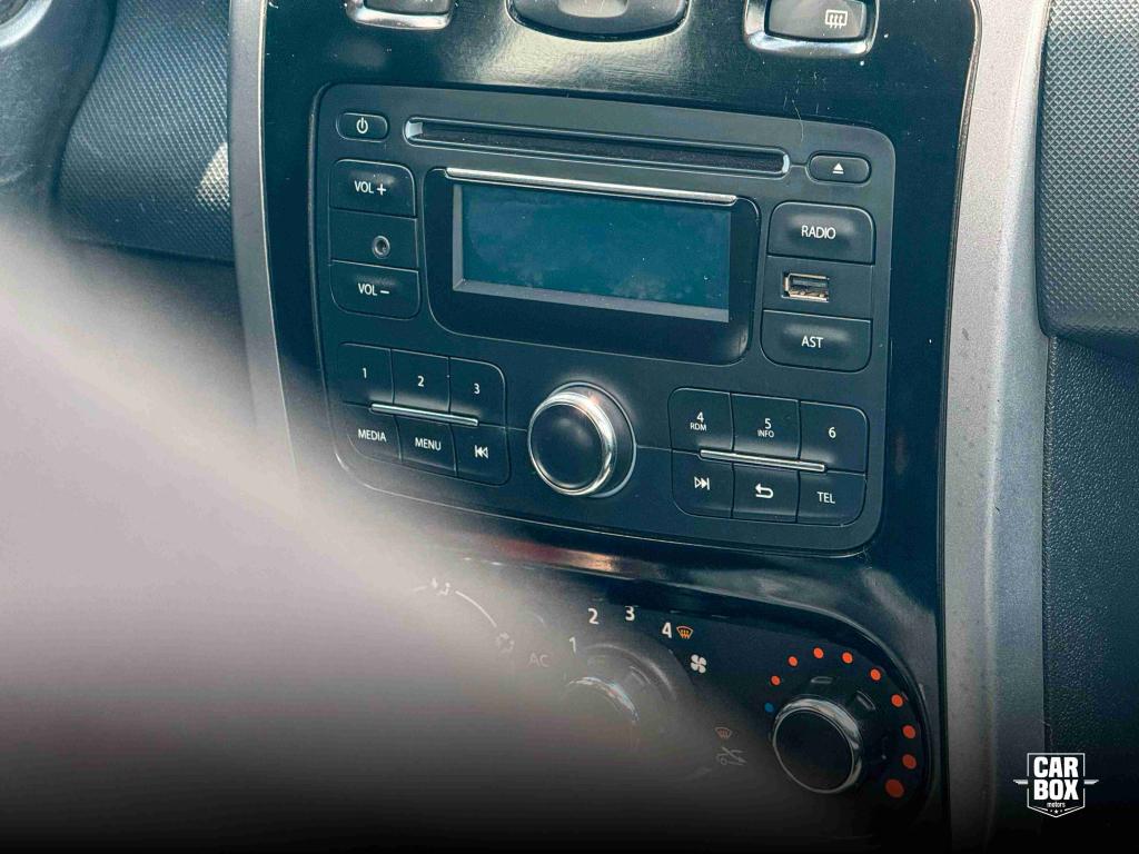 RENAULT Sandero - Foto