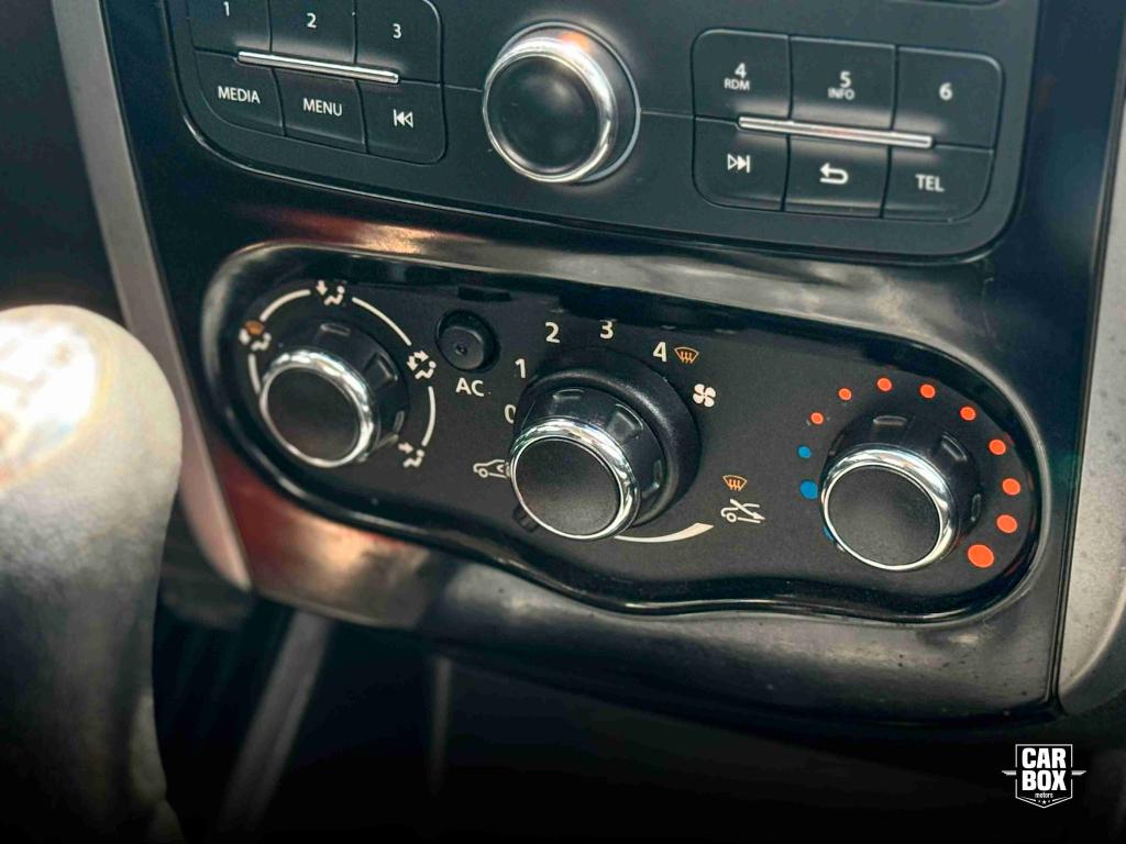 RENAULT Sandero - Foto