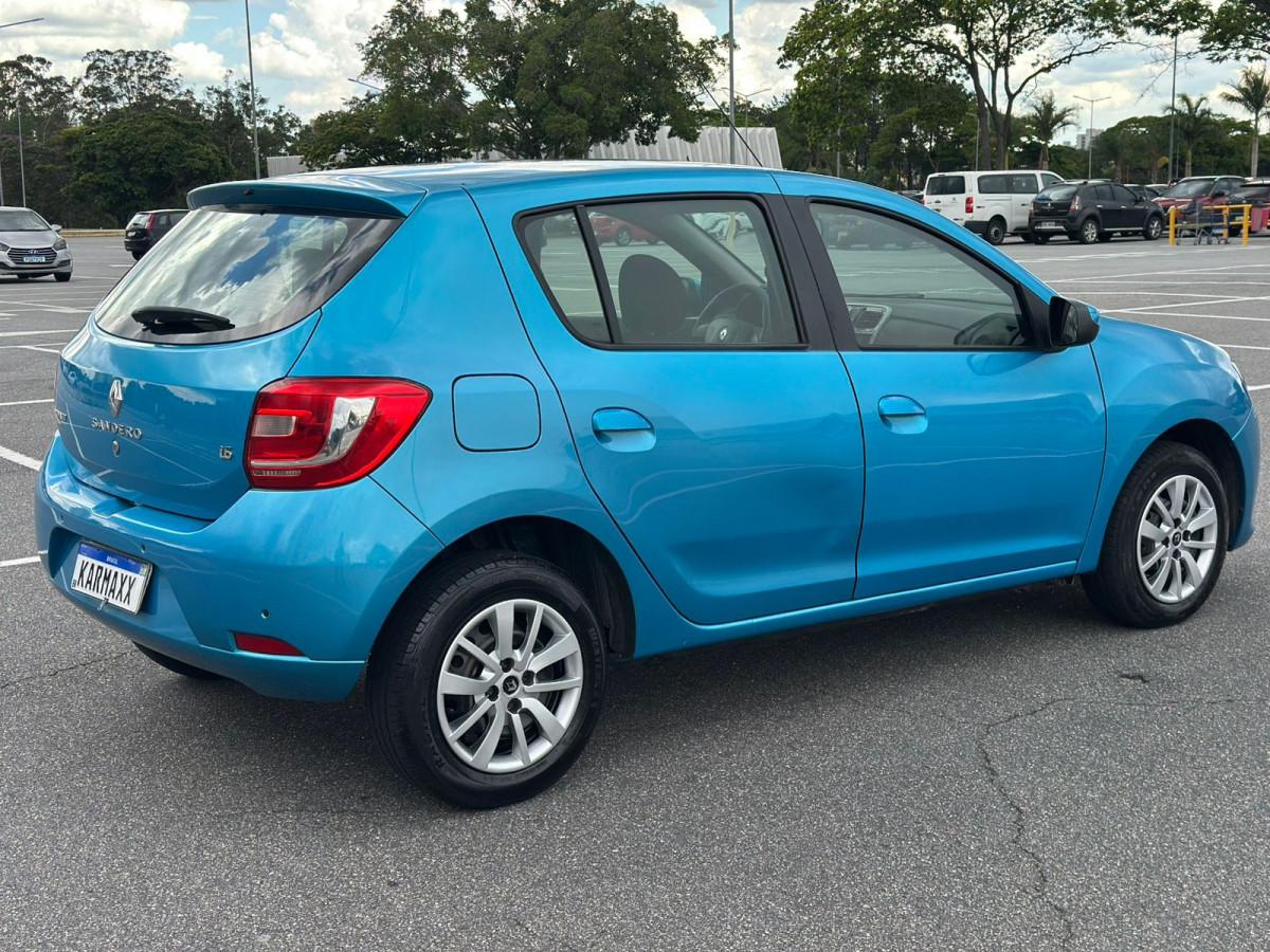 RENAULT Sandero - Foto