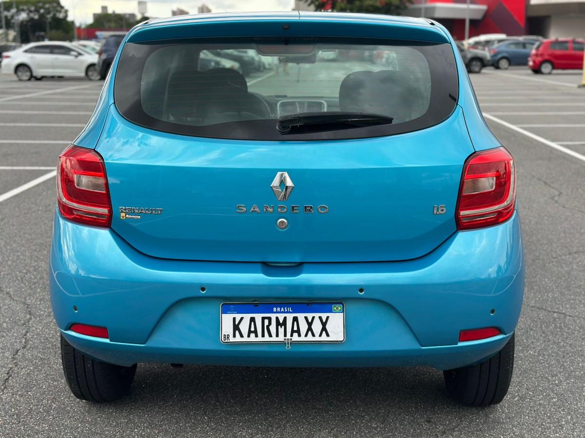 RENAULT Sandero - Foto