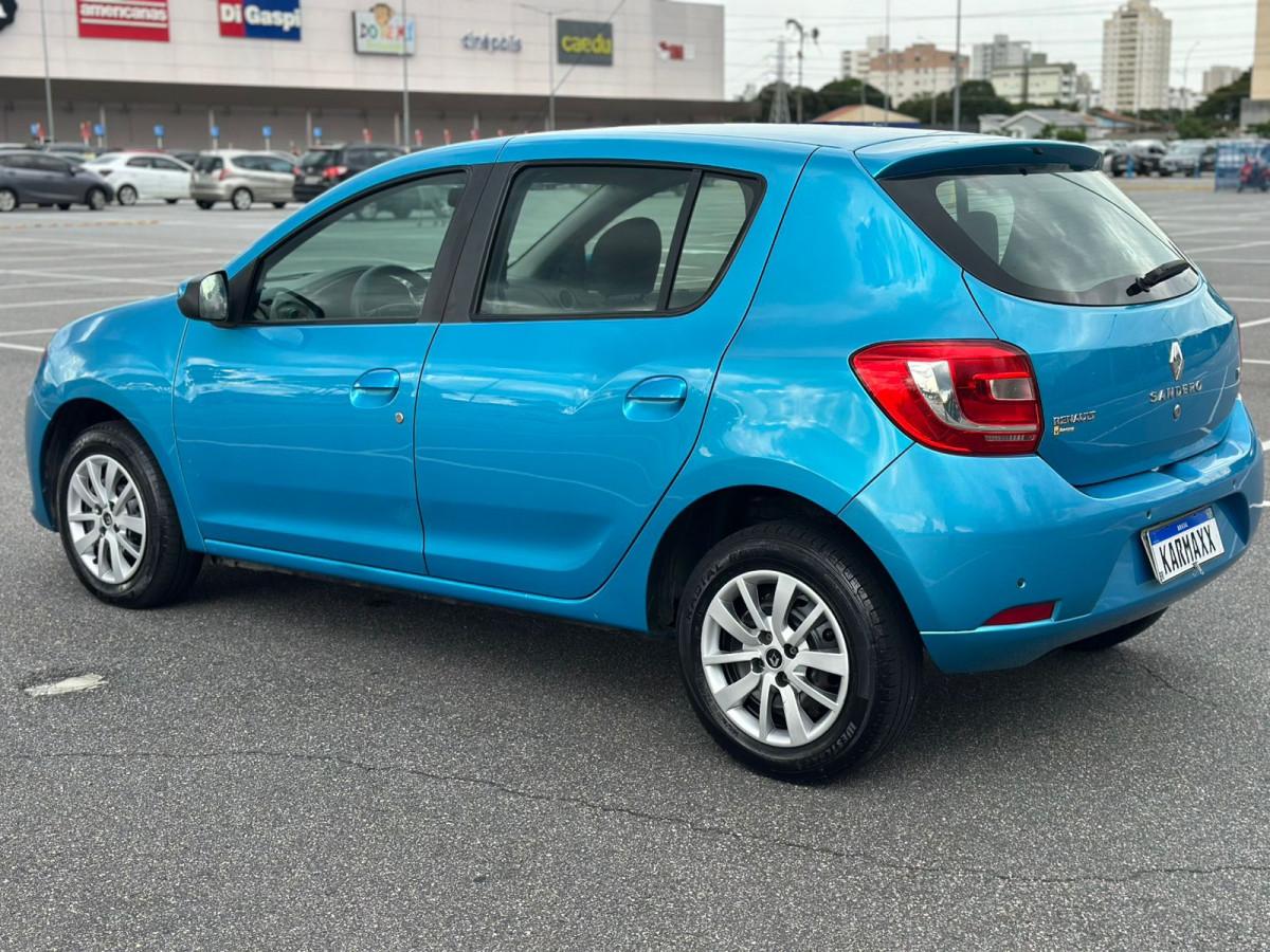 RENAULT Sandero - Foto