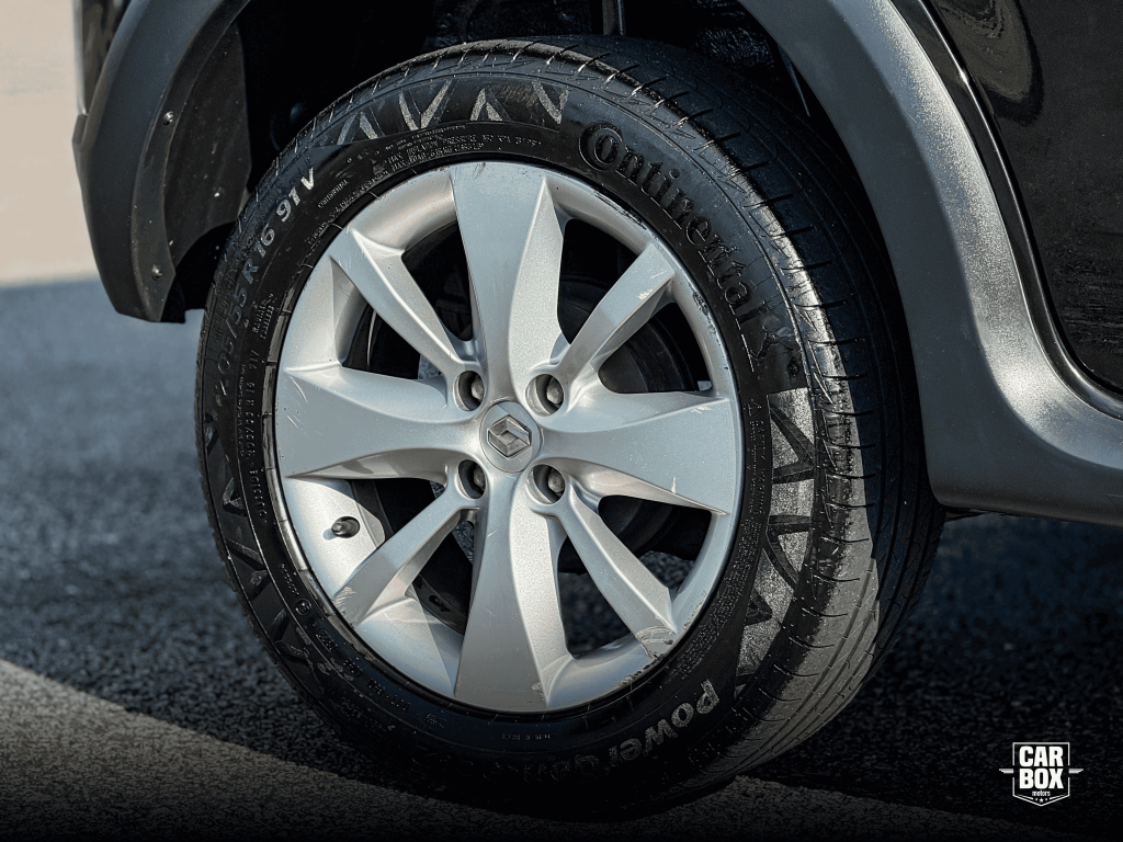 RENAULT Sandero - Foto