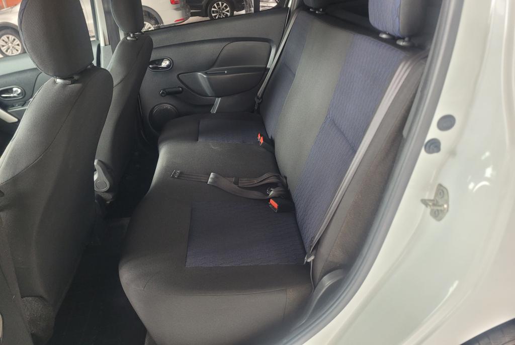 RENAULT Sandero - Foto