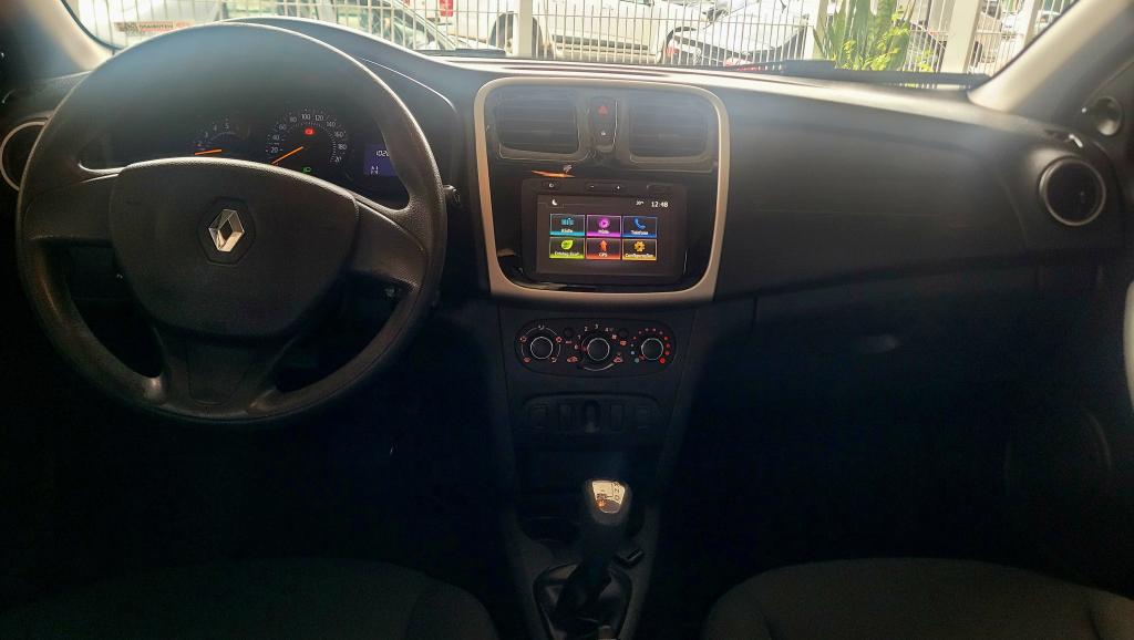 RENAULT Sandero - Foto