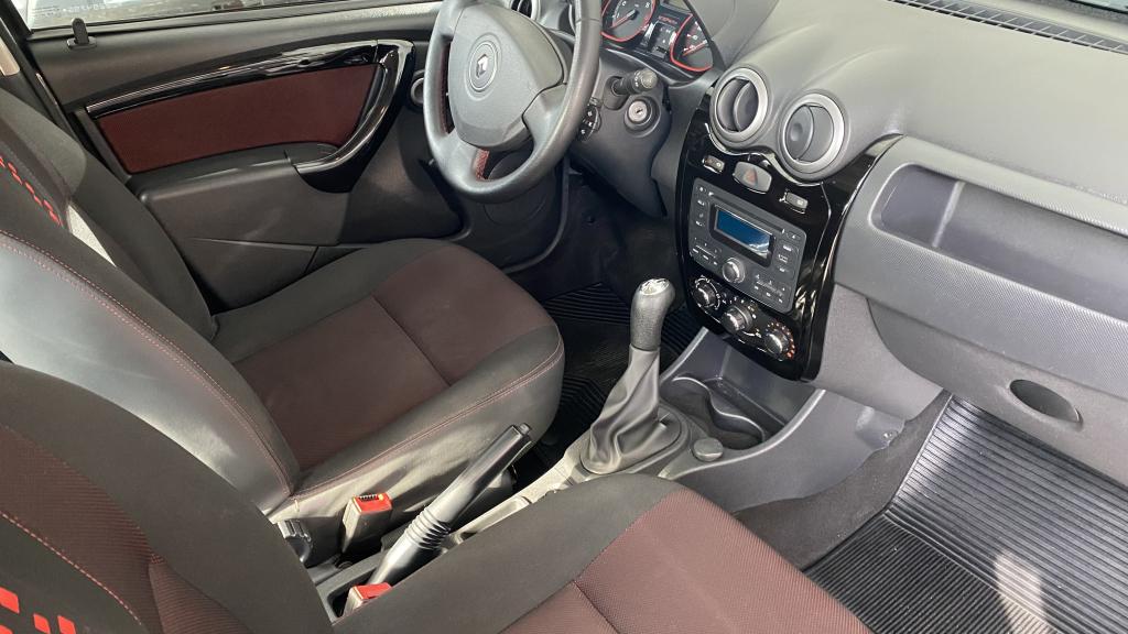 RENAULT Sandero - Foto