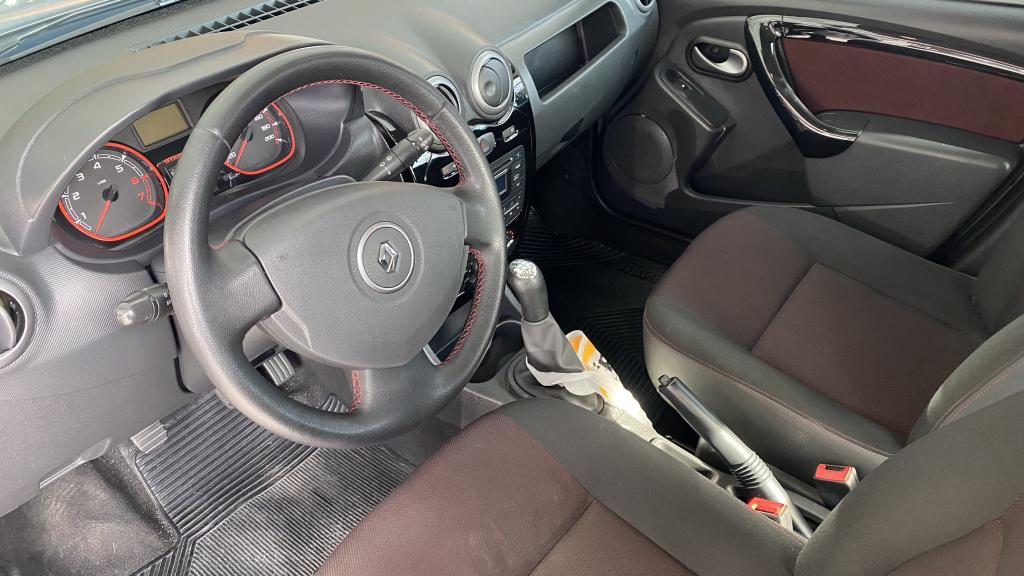 RENAULT Sandero - Foto