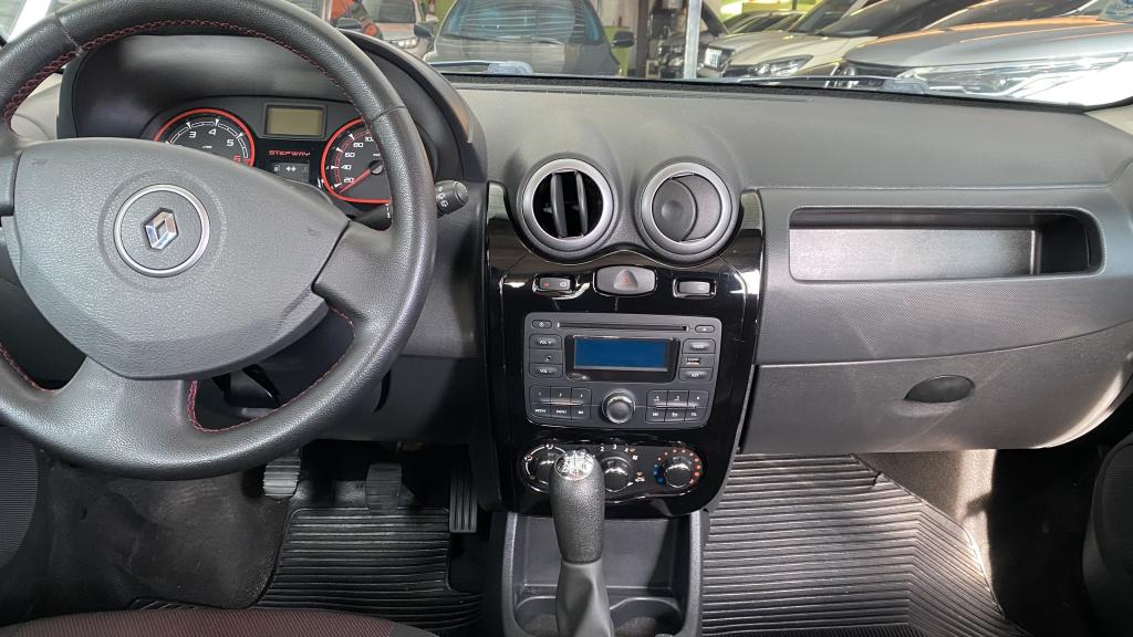 RENAULT Sandero - Foto