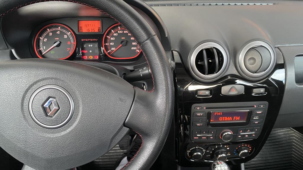 RENAULT Sandero - Foto