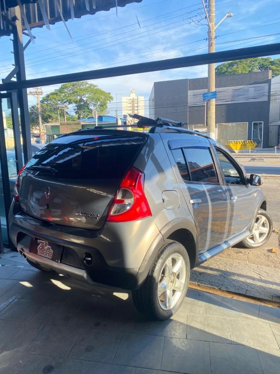 RENAULT Sandero - Foto