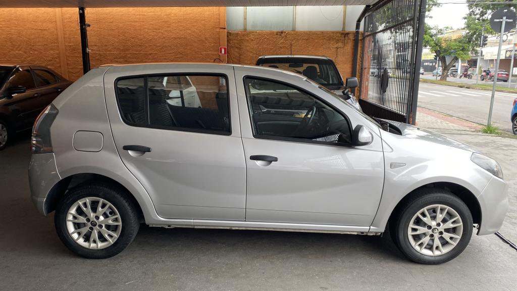 RENAULT Sandero - Foto