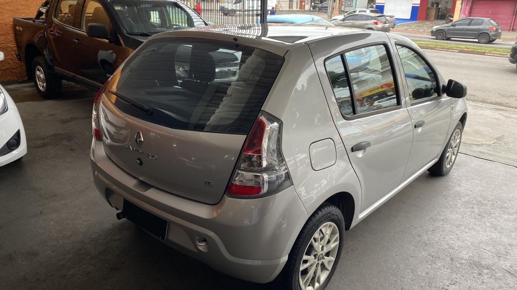 RENAULT Sandero - Foto