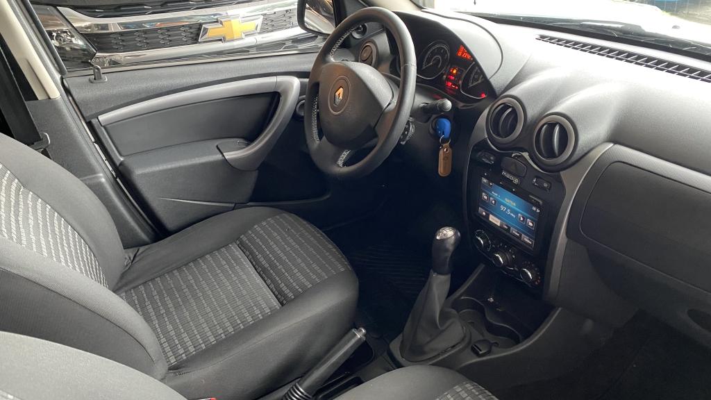 RENAULT Sandero - Foto