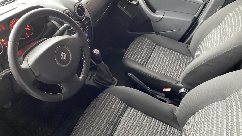 RENAULT Sandero - Foto