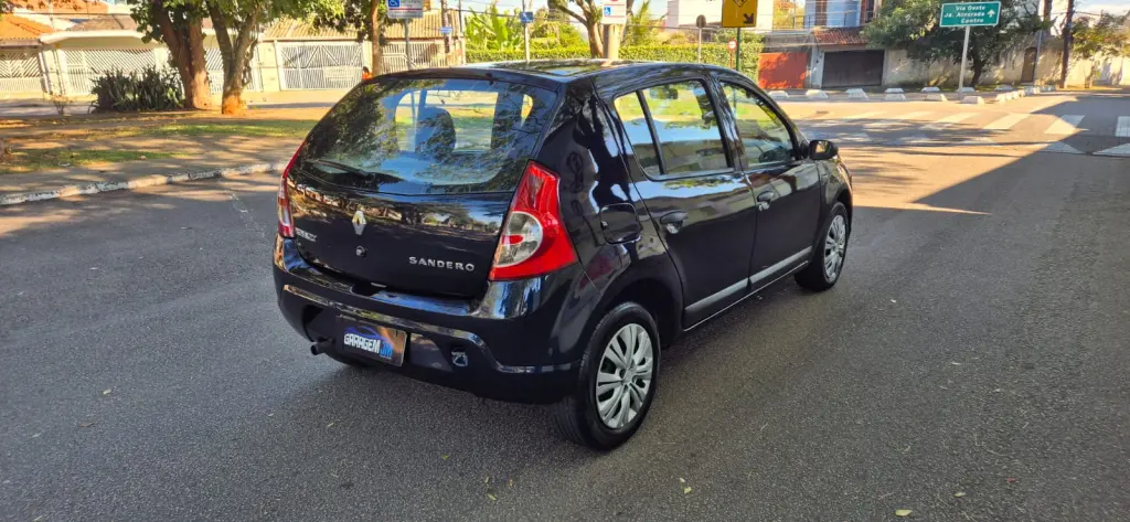 RENAULT Sandero - Foto