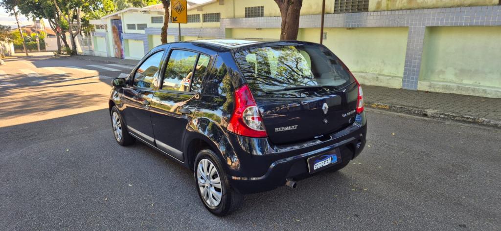 RENAULT Sandero - Foto