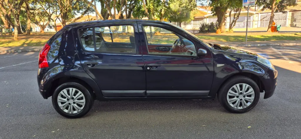 RENAULT Sandero - Foto