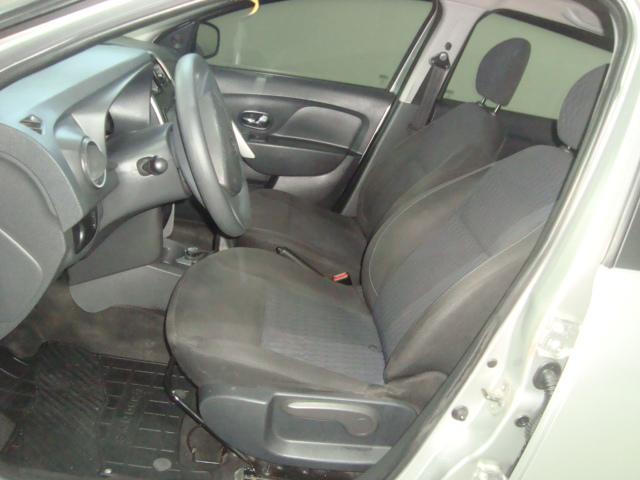 RENAULT Sandero - Foto