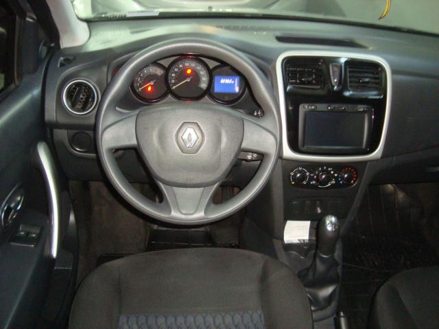 RENAULT Sandero - Foto