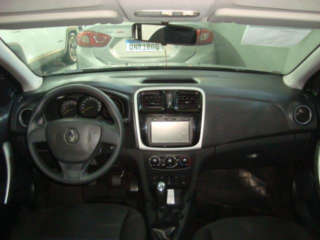 RENAULT Sandero - Foto