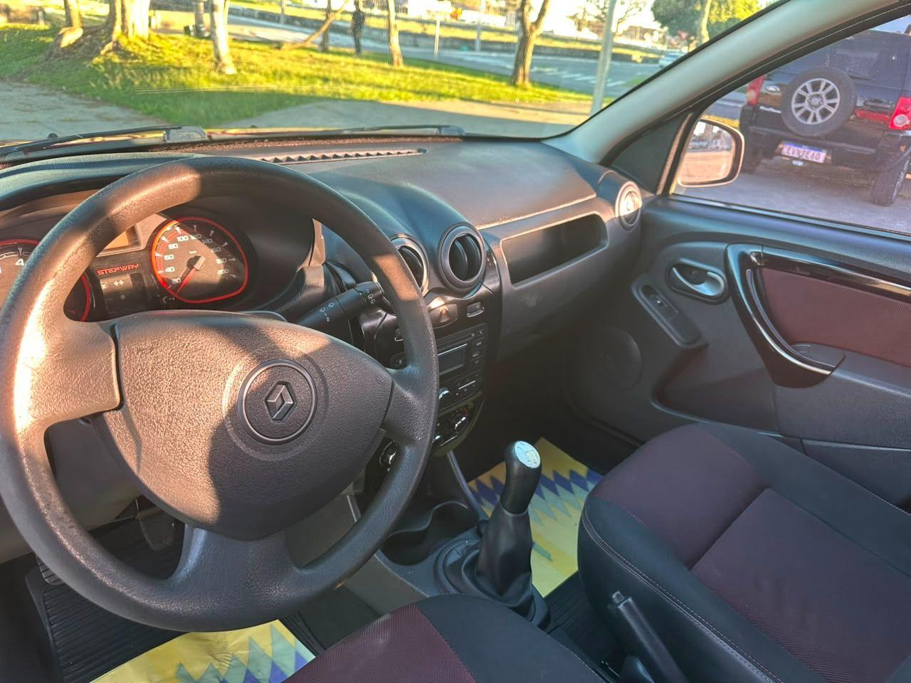 RENAULT Sandero - Foto