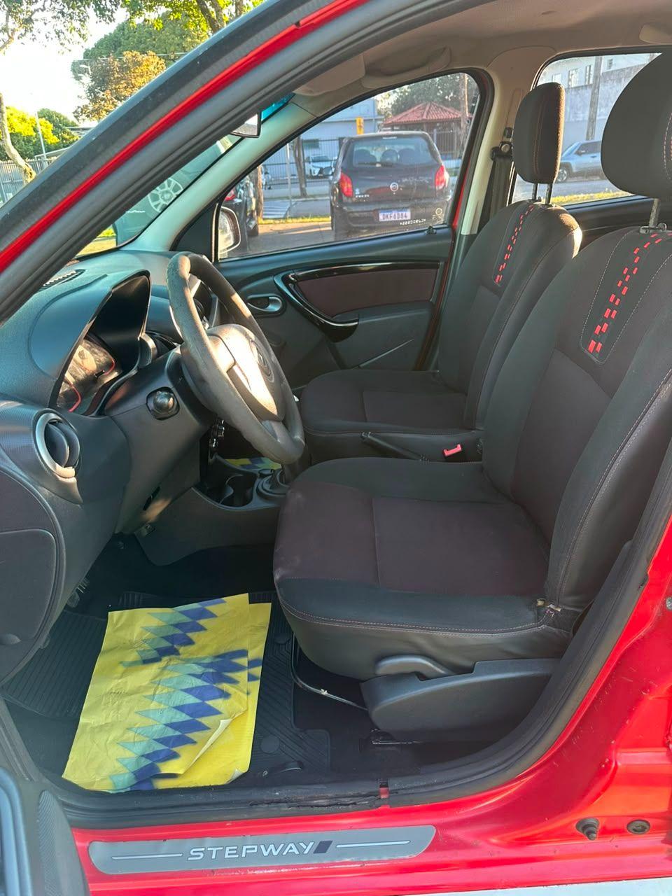 RENAULT Sandero - Foto