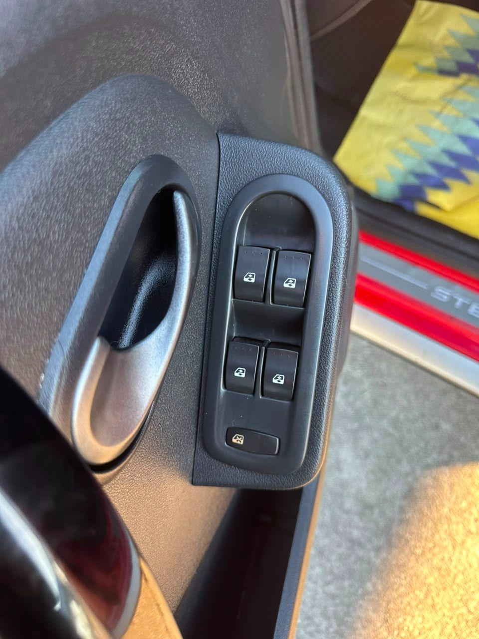 RENAULT Sandero - Foto