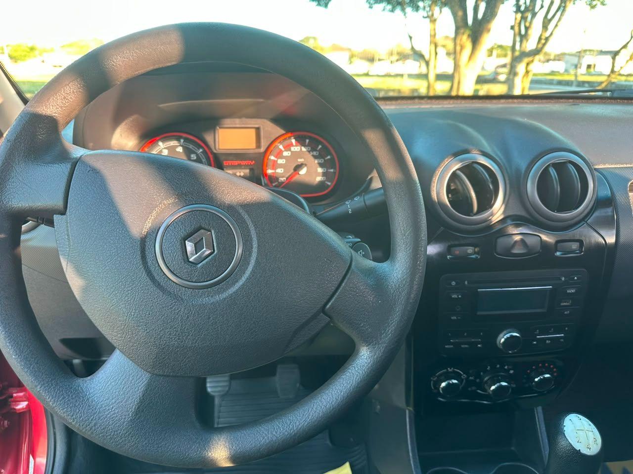 RENAULT Sandero - Foto