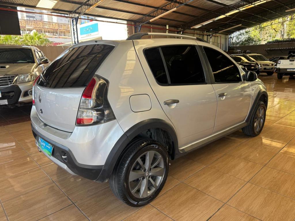 RENAULT Sandero - Foto
