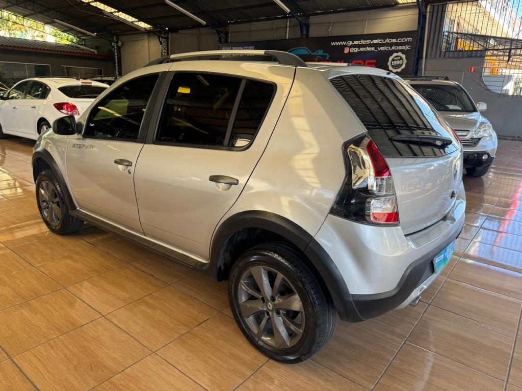 RENAULT Sandero - Foto
