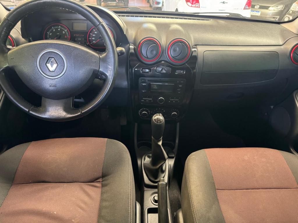 RENAULT Sandero - Foto