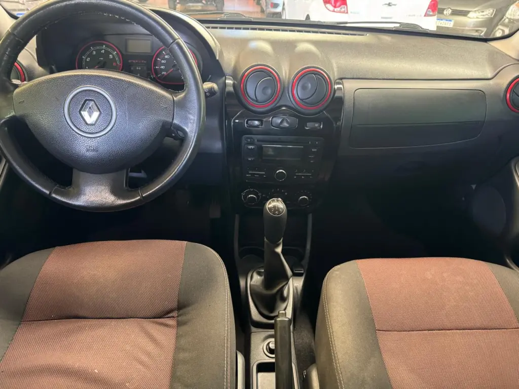 RENAULT Sandero - Foto