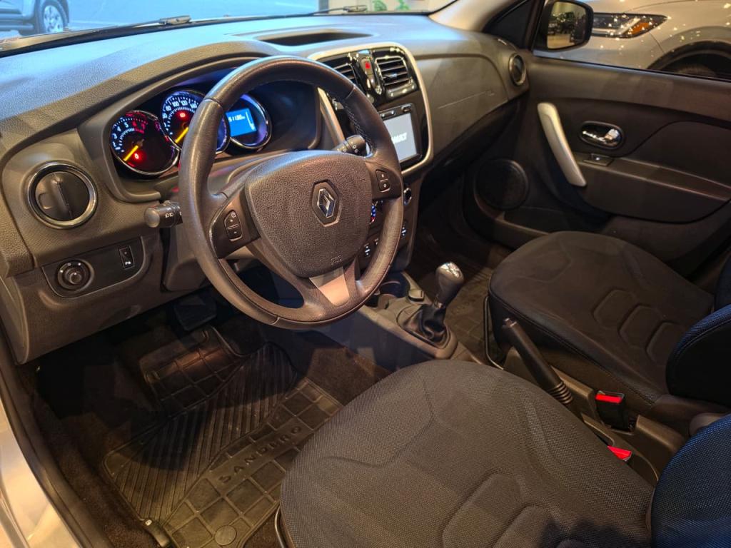 RENAULT Sandero - Foto