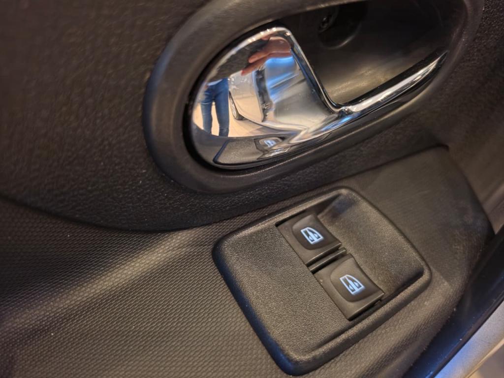 RENAULT Sandero - Foto