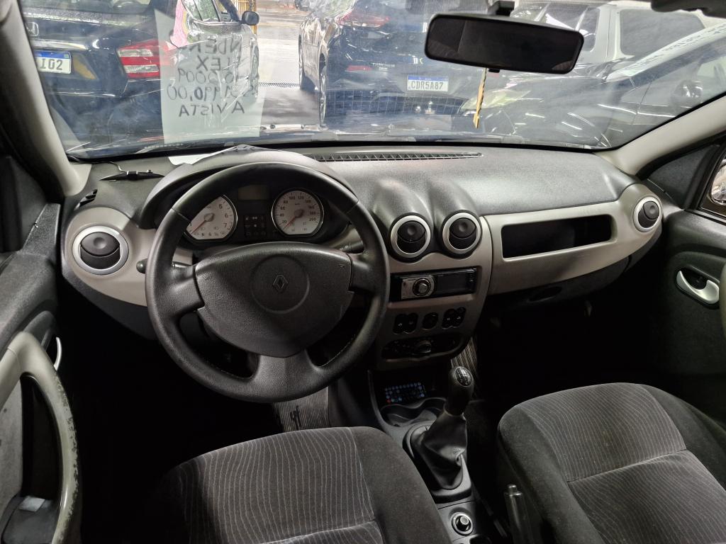 RENAULT Sandero - Foto
