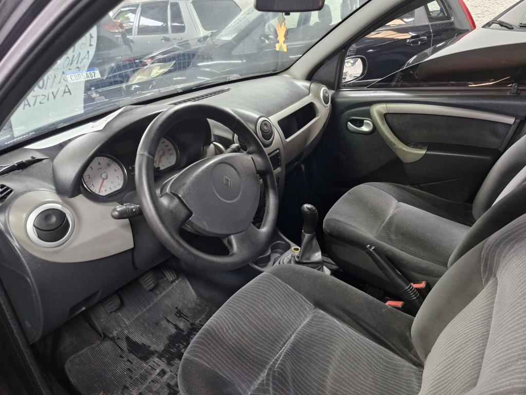 RENAULT Sandero - Foto