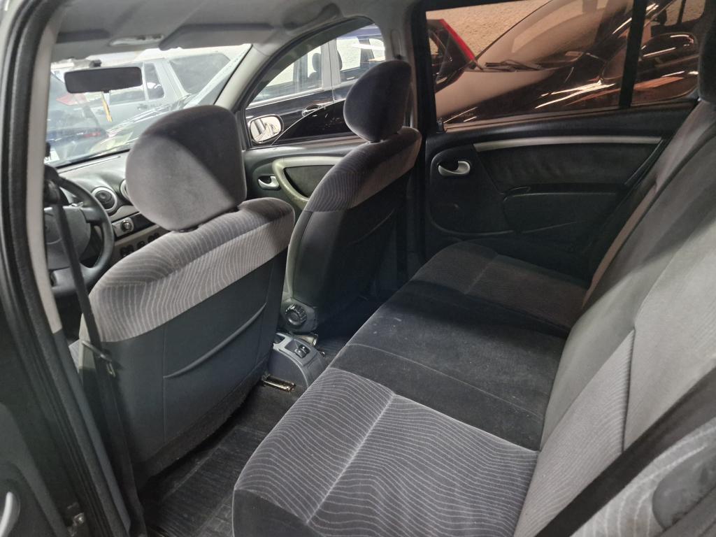RENAULT Sandero - Foto